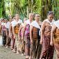 Masyarakat adat di pelosok Nusantara terus menjaga kelestarian hutan leluhur mereka melalui kearifan lokal yang telah diwariskan turun-temurun.