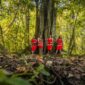 Anggota komunitas adat sedang memetakan kawasan hutan tradisi mereka demi melindungi kelestarian ekosistem dan kearifan lokal dari ancaman alih fungsi lahan.