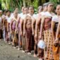 Masyarakat adat di pedalaman Indonesia terus menjaga bentang hutan lindung dengan kearifan lokal yang telah diwariskan secara turun-temurun demi melestarikan paru-paru bumi.