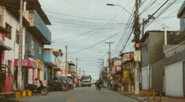 Kepadatan lalu lintas perkotaan yang menyumbang polusi udara harian kini mulai diimbangi dengan pergeseran masyarakat menuju moda transportasi berbasis energi bersih.