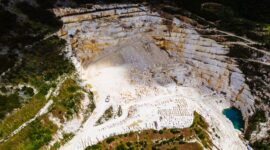 Pemanfaatan sisa pemrosesan tambang netral yang diolah menjadi batako dan paving blok berkualitas tinggi untuk mendukung pembangunan infrastruktur ramah lingkungan.