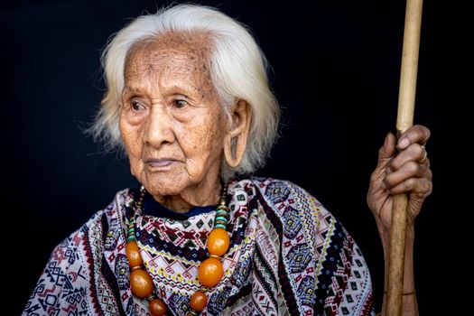 Tetua adat bersama warga komunitas menjaga kelestarian bentang alam hutan adat yang menjadi sumber oksigen dan air bersih bagi kehidupan masyarakat.
